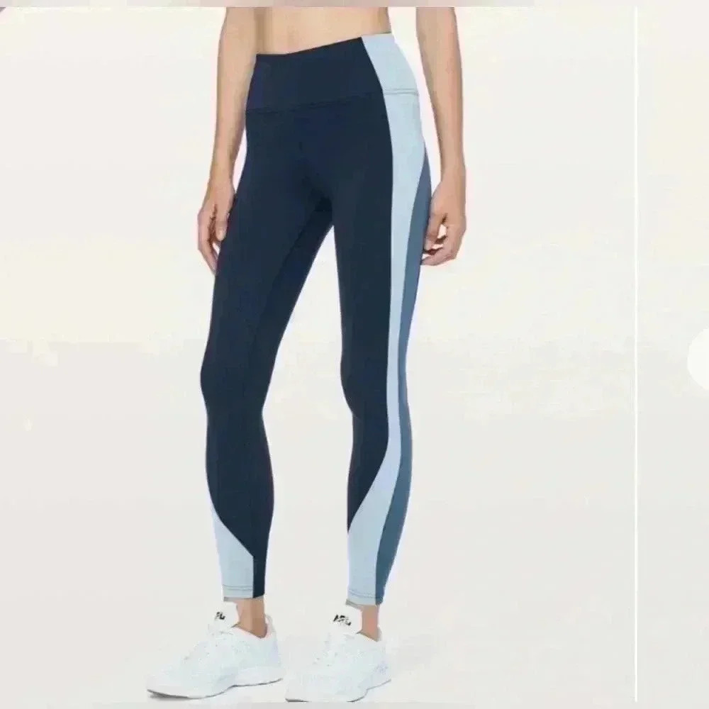 Lululemon Get Going Train
True Navy / Cascade Blue / Thunder Blue Size 4